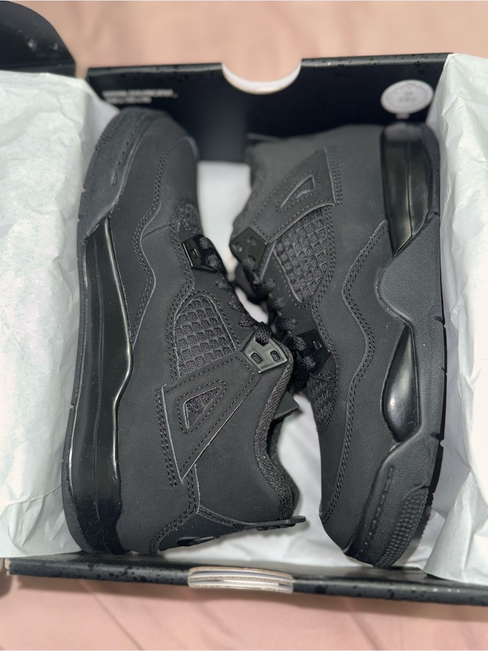 Boys Jordan Black Cat 4’s size 2.5